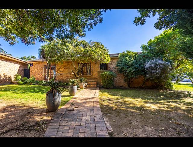 3 BEDROOM HOUSE FOR SALE IN AURORA